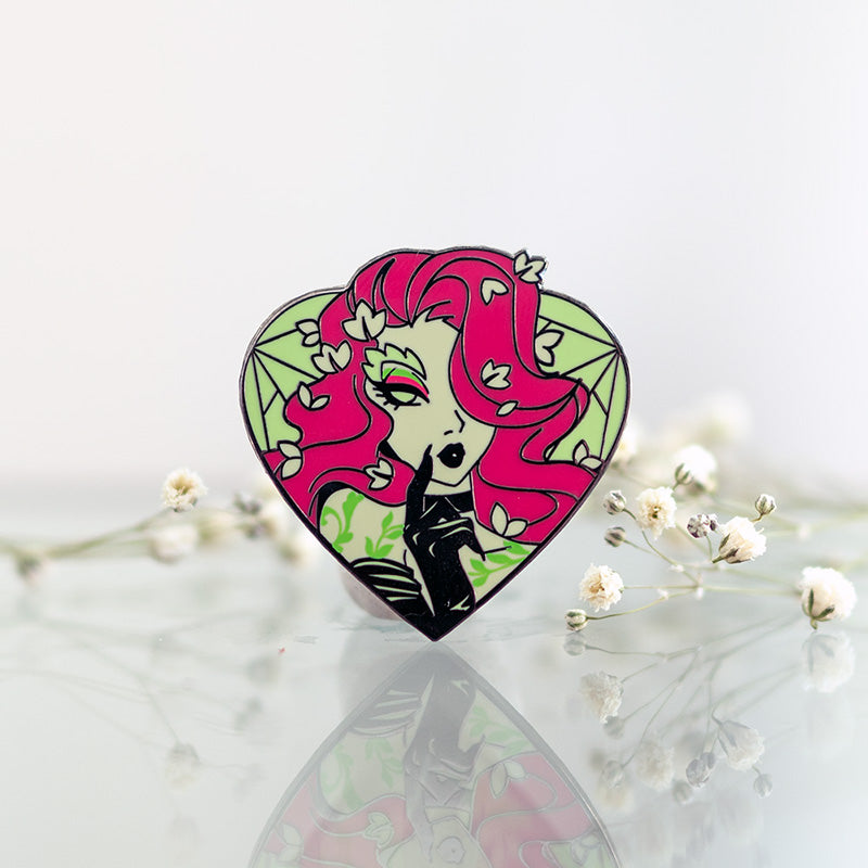 GRAPHIC-STYLE POISON IVY ENAMEL PIN